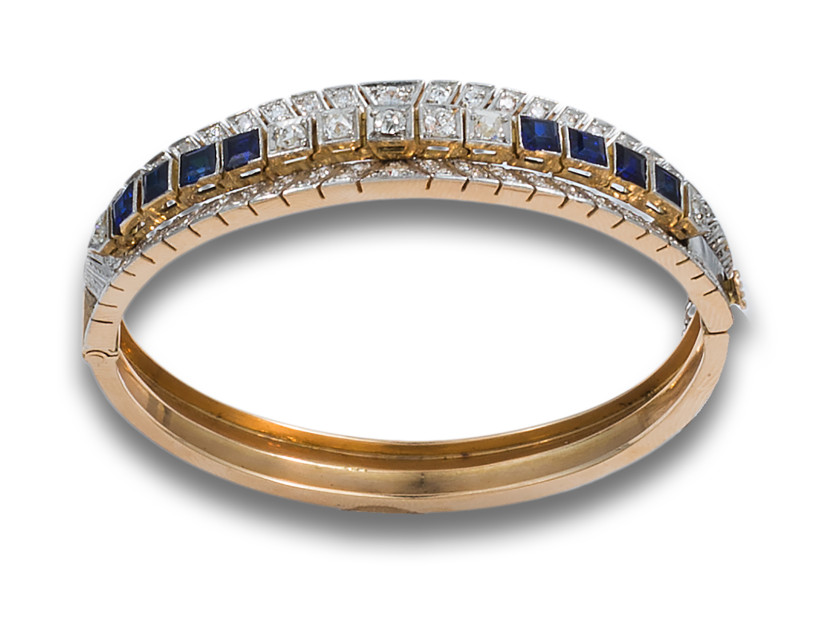 PULSERA-RIGIDA-ANOS-30-DE-ORO-PLATINO-DIAMANTES-Y-ZAFIROS-SINTETICOS