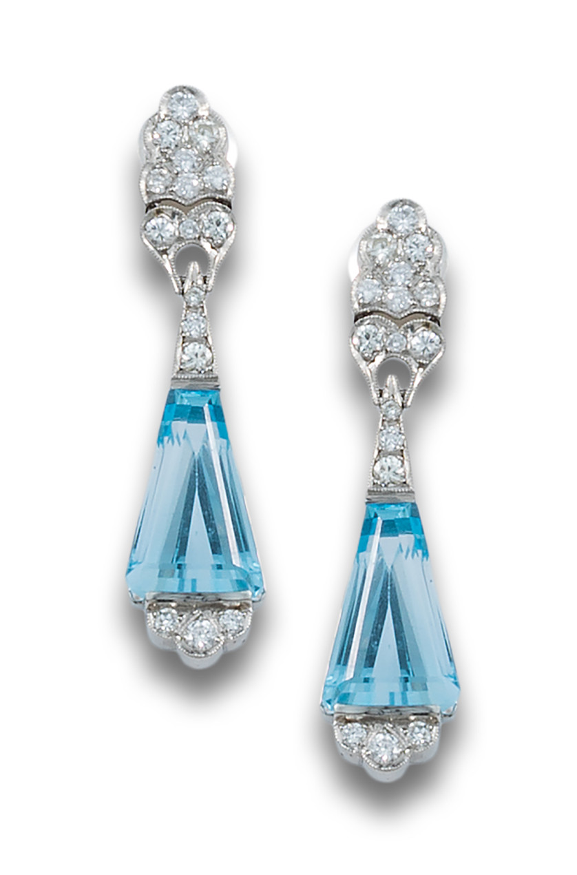PENDIENTES-DE-PLATINO-CON-TOPACIOS-Y-DIAMANTES