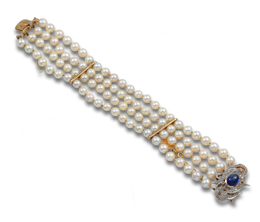 PULSERA-DE-CUATRO-HILOS-DE-PERLAS-CULTIVADAS-Y-BROCHE-DE-DIAMANTES