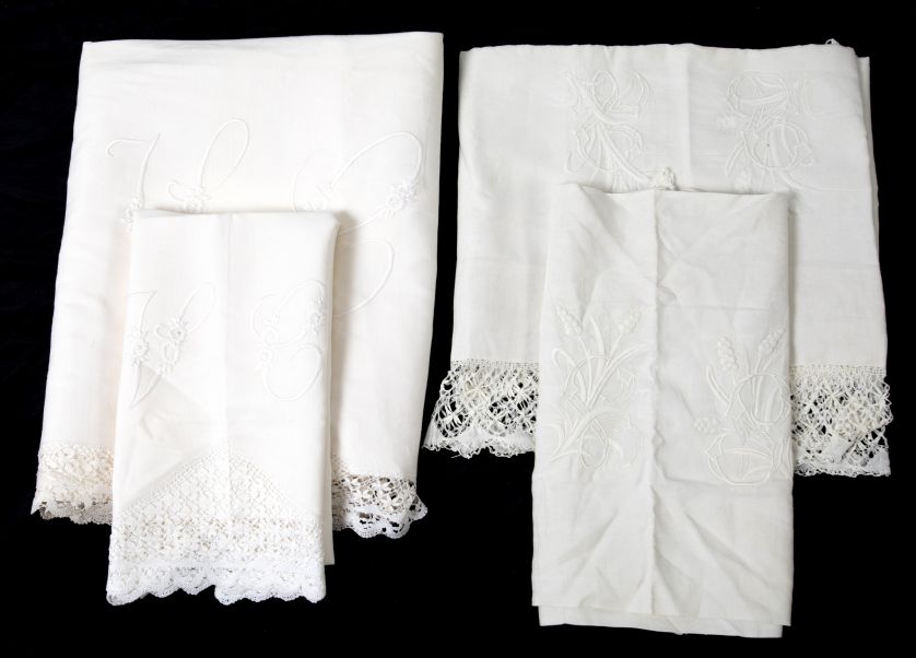 Juego-de-sabana-y-almohada-de-hilo-blanco-con-encaje